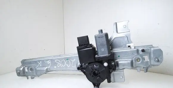 Rear door manual window regulator
