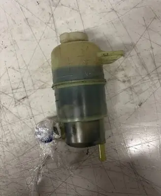 Mitsubishi L200 Power steering fluid tank/reservoir
