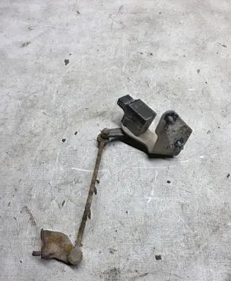 Mercedes-Benz E W211 Air suspension front height level sensor A0105427717