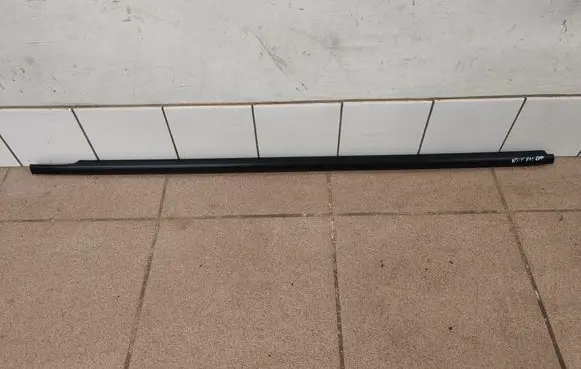 Nissan Note (E11) Front door glass trim molding