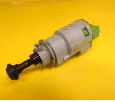 Renault Vel Satis Clutch pedal sensor 8200276360B