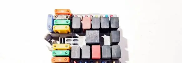 Iveco Daily 30.8 - 9 Fuse box set 69501171