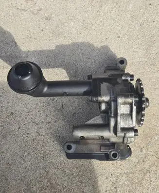 Volkswagen Touran I Oil pump 038115105C