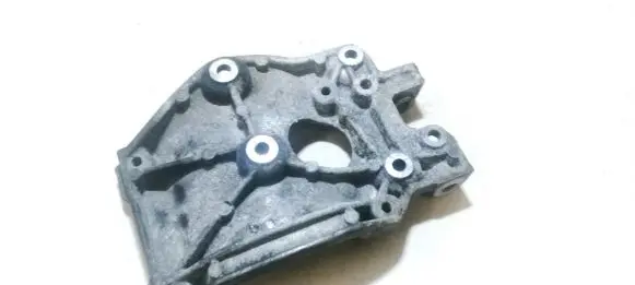 Peugeot 1007 Engine mounting bracket 9646719580