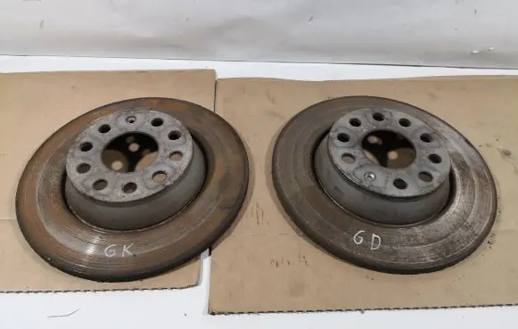 Volkswagen PASSAT B7 Rear brake disc
