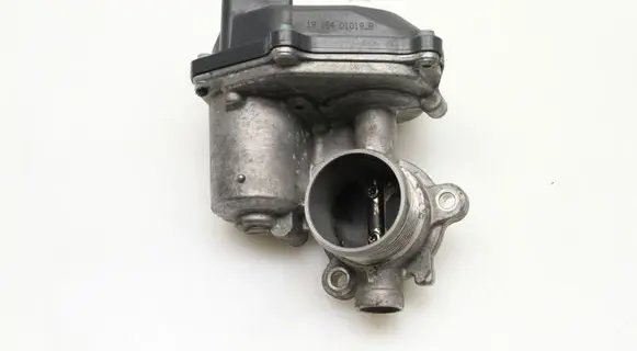 Volkswagen Golf VII Electric throttle body valve 04L131501M
