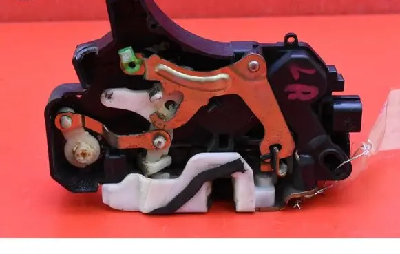 Mitsubishi Colt Front door lock