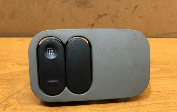 Renault Kangoo I Windscreen/window heater switch 093829B 8200091748