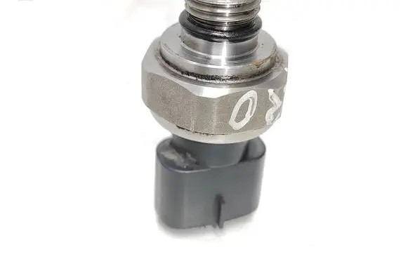 Toyota Avensis T250 Oil pressure sensor 8944851010 7151