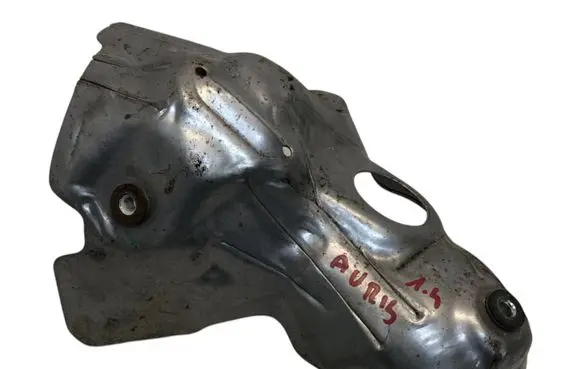 Toyota Auris 150 Heat shield in engine bay 