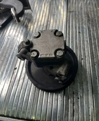 Mercedes-Benz C W203 Power steering pump A6112300115