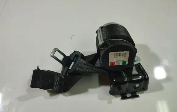 Opel Astra J Rear seatbelt 1000067