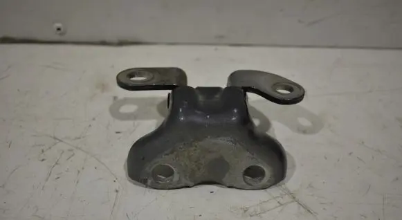 Toyota Avensis T250 Front door lower hinge 