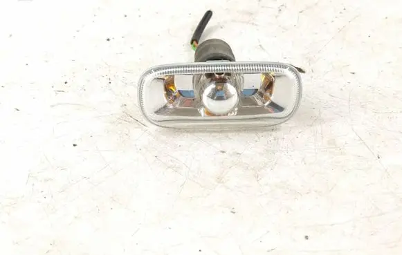 Audi A4 S4 B6 8E 8H Front fender indicator light DALISID3483 8E0949127 WY5W