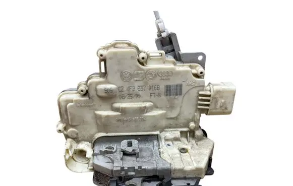 Audi A3 S3 8P Front door lock 4F2837016B