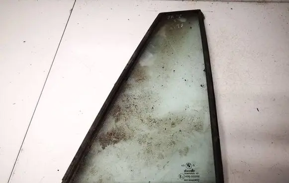 BMW 5 E39 Rear vent window glass as2