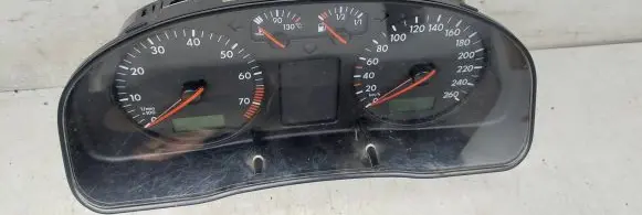 Volkswagen PASSAT B5 Speedometer (instrument cluster) 3B0919881F 1J0008794