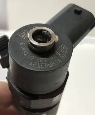 Opel Insignia A Fuel injector 0445110327