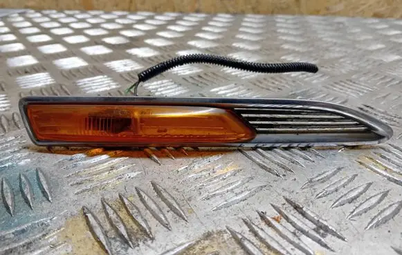 Ford Mondeo MK IV Front fender indicator light