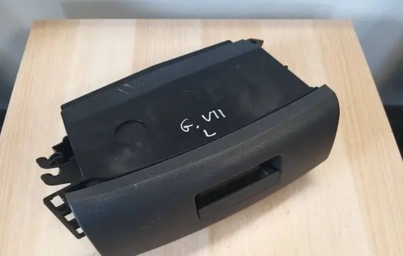 Volkswagen Golf VII Seat trim 5G0882599A