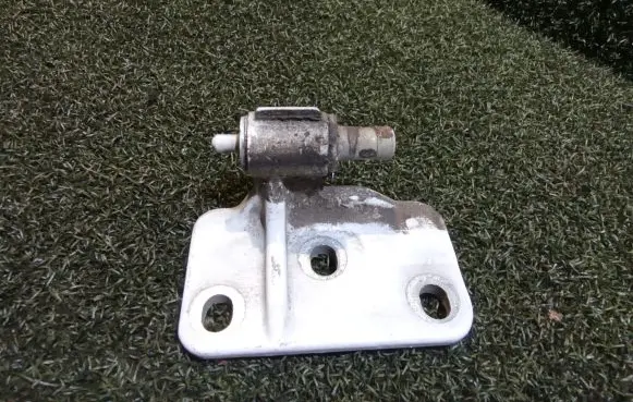 Mercedes-Benz Sprinter W906 Front door lower hinge 9067200137 A047058 A9067200137