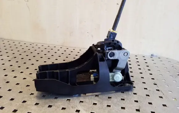 Opel Antara Gear shifter/selector 25874312 8126201000