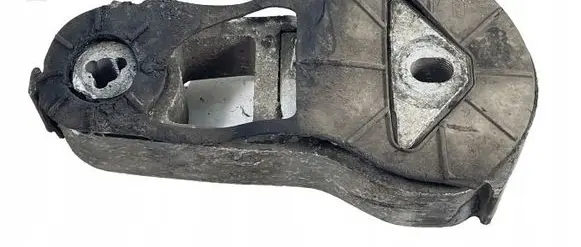 Ford Explorer Engine mount bracket DB536P082AB