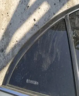 Toyota Avensis T250 Rear vent window glass 
