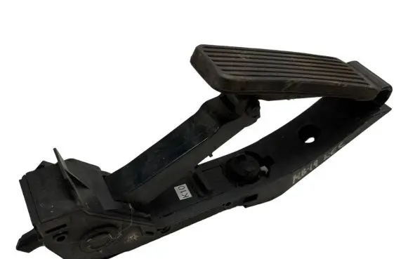 Mercedes-Benz S W220 Accelerator throttle pedal A2203000004