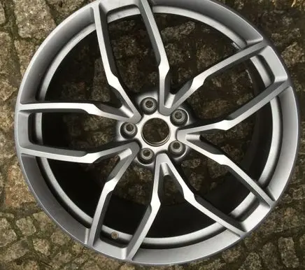 Lamborghini Urus R20 alloy rim 