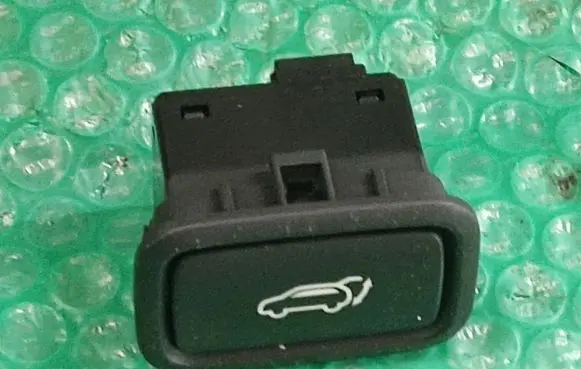 Hyundai Tucson TL Tailgate opening switch 49859P1110