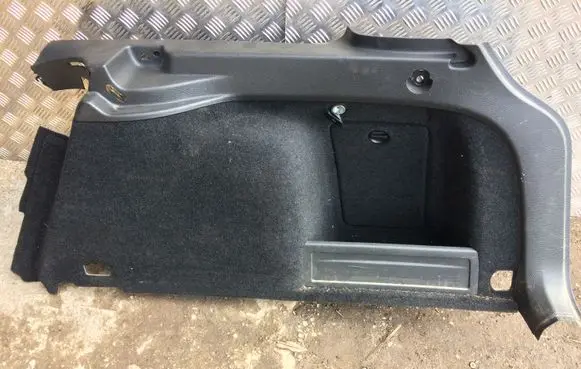 Trunk/boot lower side trim panel