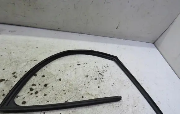 Mazda 3 III Front door glass trim molding KRIS235789