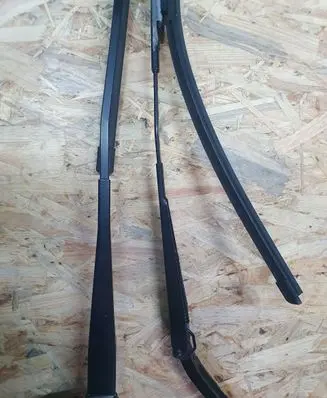 Mercedes-Benz ML W164 Front wiper blade arm