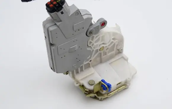 Nissan Primera Rear door lock 