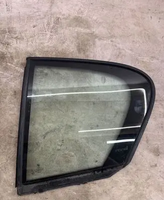 BMW 1 F20 F21 Rear vent window glass 43R001734 E000137