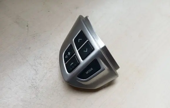 Mitsubishi Outlander Steering wheel buttons/switches 75B471