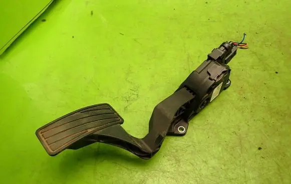 Suzuki SX4 Accelerator throttle pedal 4940079J90