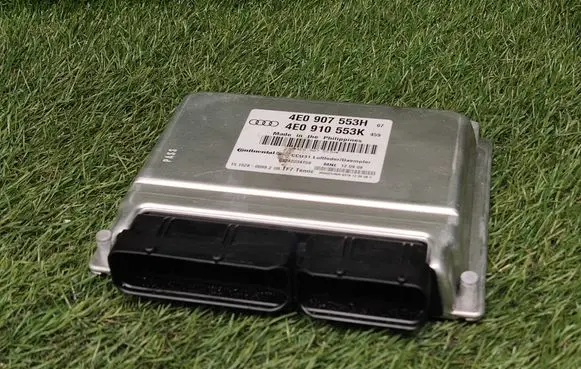 Audi A8 S8 D3 4E Engine control unit/module ECU 4E0907553H 4E0910553K