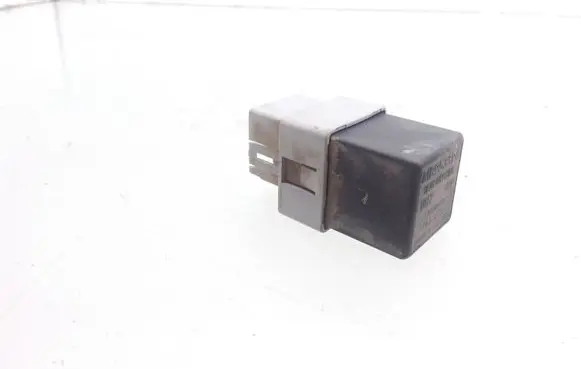Mitsubishi Space Star Other relay MB953394