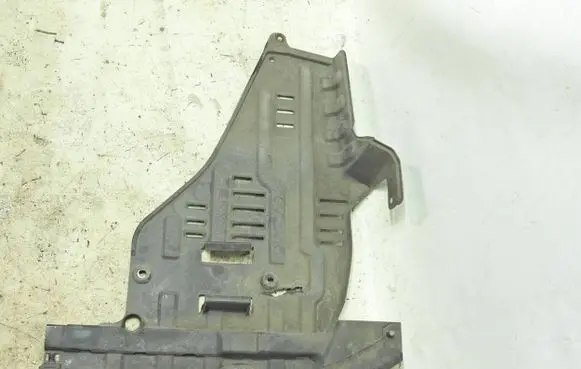 Suzuki SX4 Engine splash shield/under tray 72392-79J0