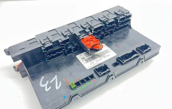 Mercedes-Benz C W203 SAM control unit 2035453401 5DK00848615