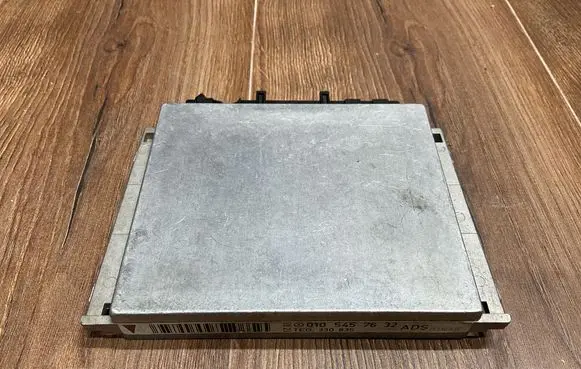 Mercedes-Benz S W140 Suspension control unit/module 0105457632
