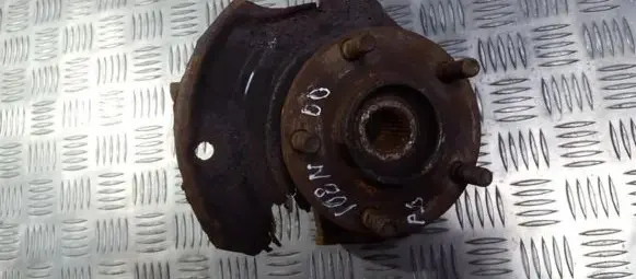 Nissan Almera Tino Front wheel hub