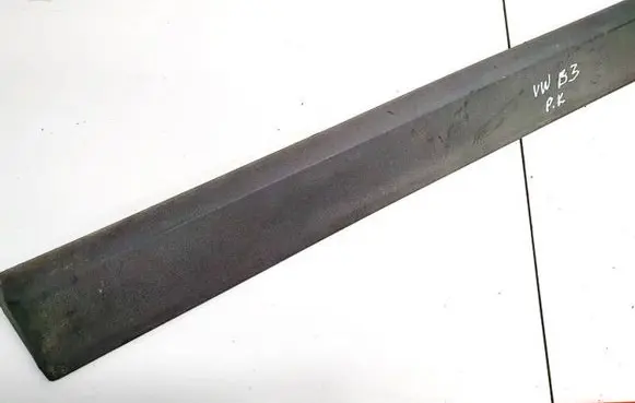 Volkswagen PASSAT B3 Front door trim (molding) 357853515