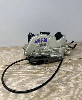 Volkswagen Multivan T4 Front door lock 7L1837015B