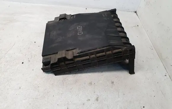 Volkswagen Golf V Fuse box cover 1K0937132F