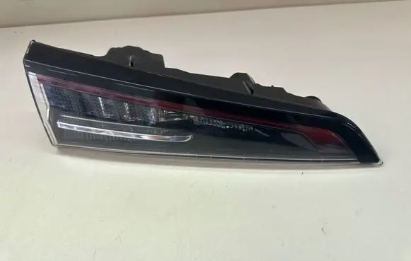 Tailgate rear/tail lights