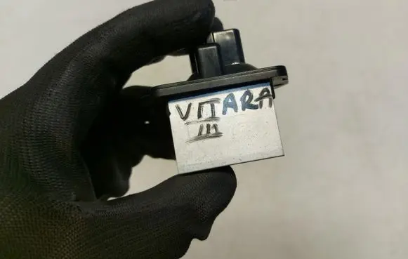 Suzuki Vitara (LY) Heater blower motor/fan resistor W11R 014