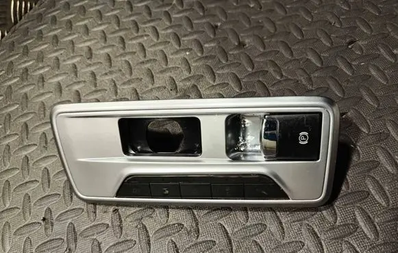 Maserati Quattroporte Gear shifter surround trim plastic 670019929